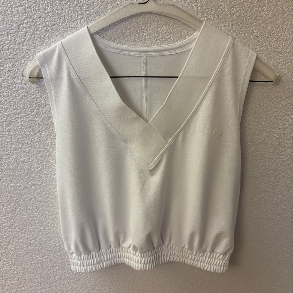 Lululemon White Crop V-Neck, Medium